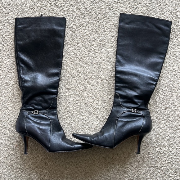 Black leather boots. Size 7 1/2 . Lots of life left in them. - Picture 3 of 8